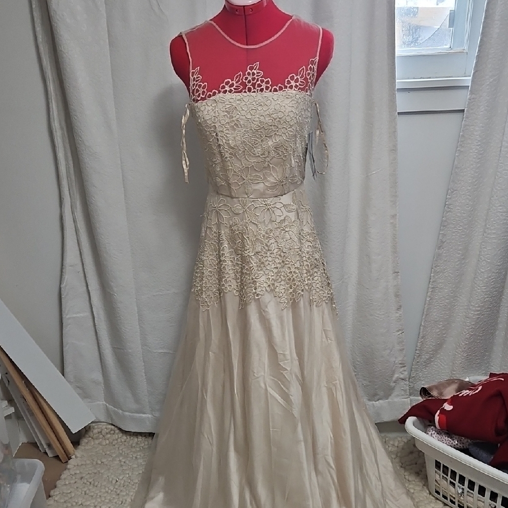 Chic Cream Lace Strapless Prom Dress